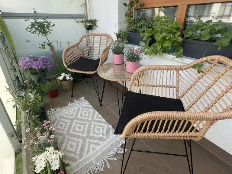 Jak ozdobić balkon - proste pomysły na piękną przestrzeń bez wydatków