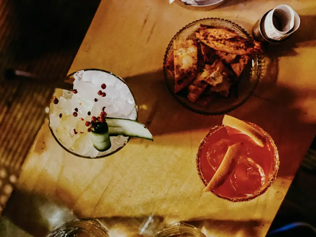 Gdzie zjeść w Atenach: odkryj smaki Grecji w najlepszych lokalach