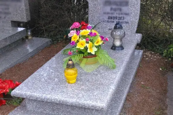 Ile kosztuje wymiana pomnika na cmentarzu? Sprawdź ukryte opłaty