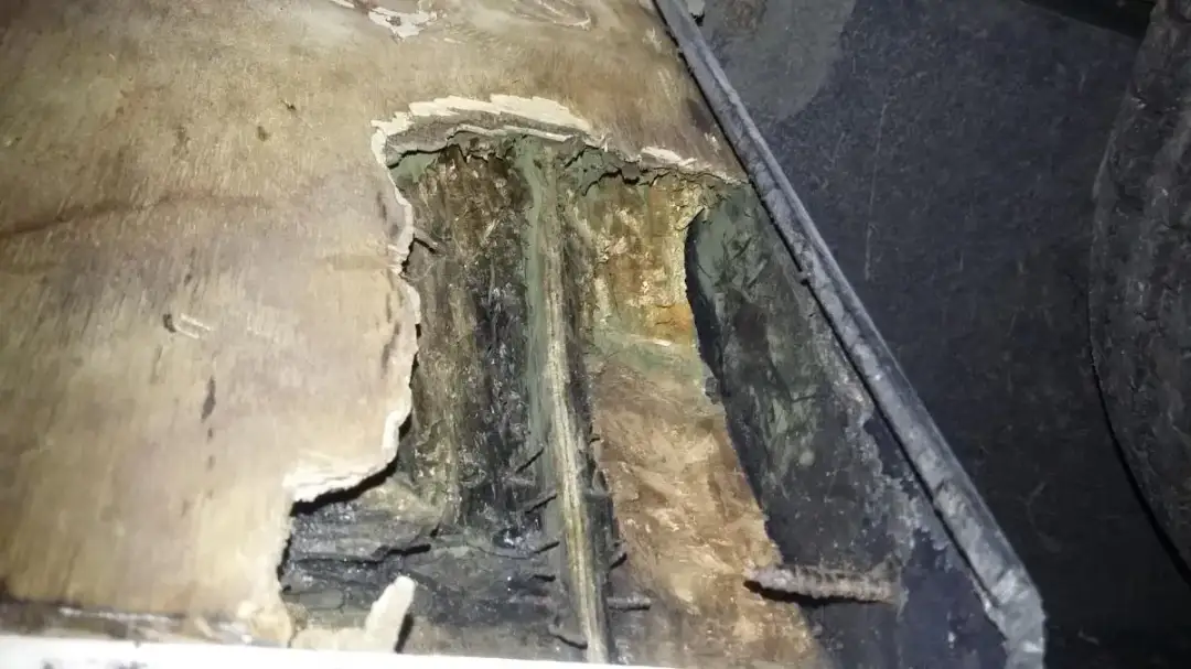 Ile kosztuje wymiana podłogi w przyczepie kempingowej? Sprawdź koszty!