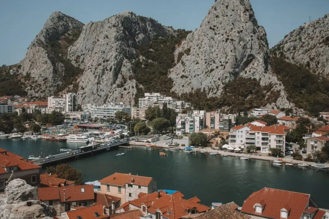 Gdzie zatrzymać się w Chorwacji: Najlepsze noclegi w Krk, Istrii i Omis