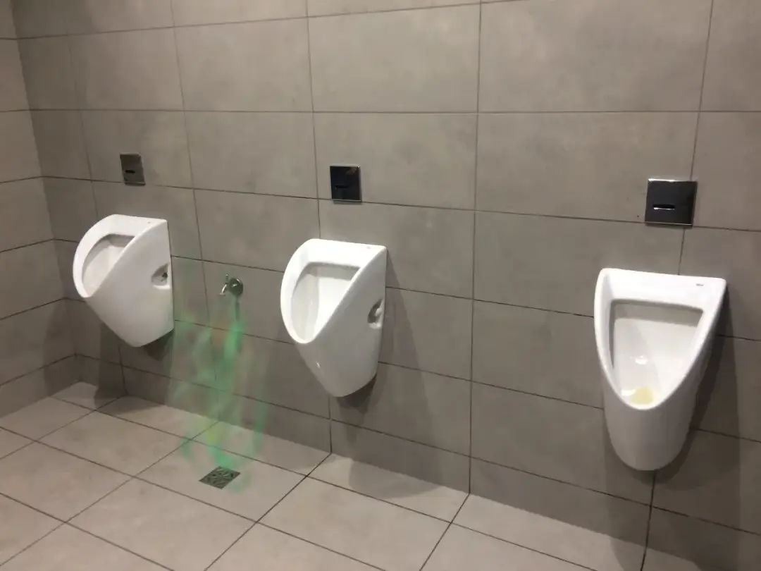 Nieprzyjemny zapach z odpływu liniowego? Rozwiąż problem raz na zawsze!