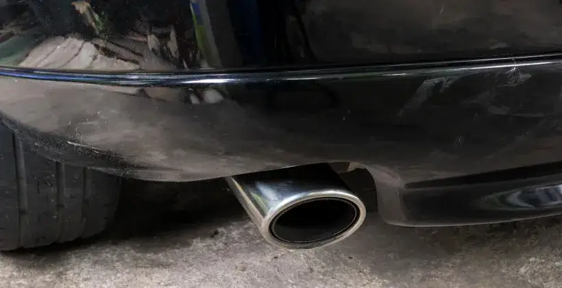 Dziura w wydechu objawy - jak je rozpoznać i uniknąć kosztów naprawy