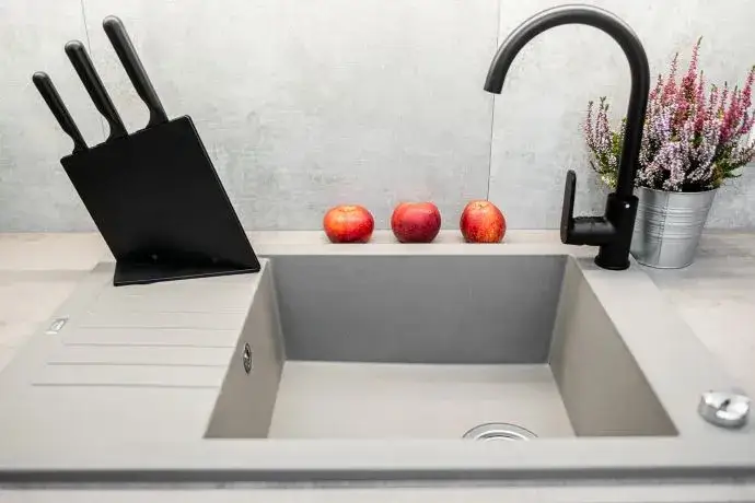Zlew konglomerat czy granit - co wybrać, aby uniknąć rozczarowań?
