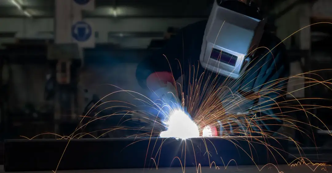 Jak wybrać właściwy kod PKD dla usług spawalniczych i uniknąć błędów?