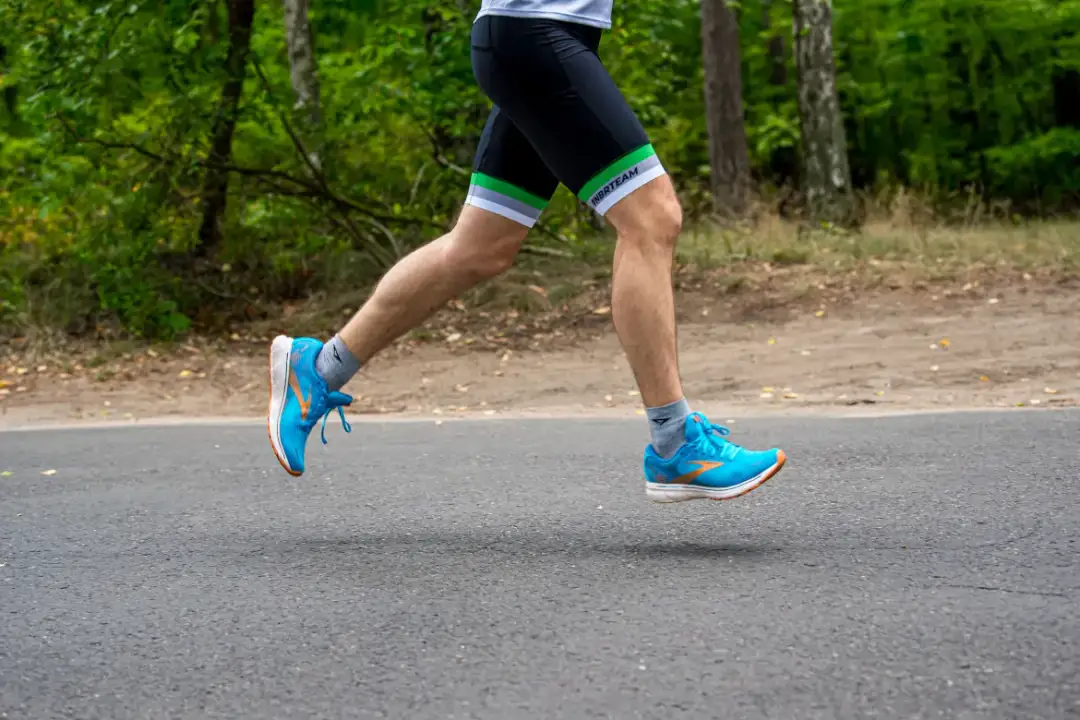 Jak dobrać buty do biegania, aby uniknąć kontuzji i bólu?