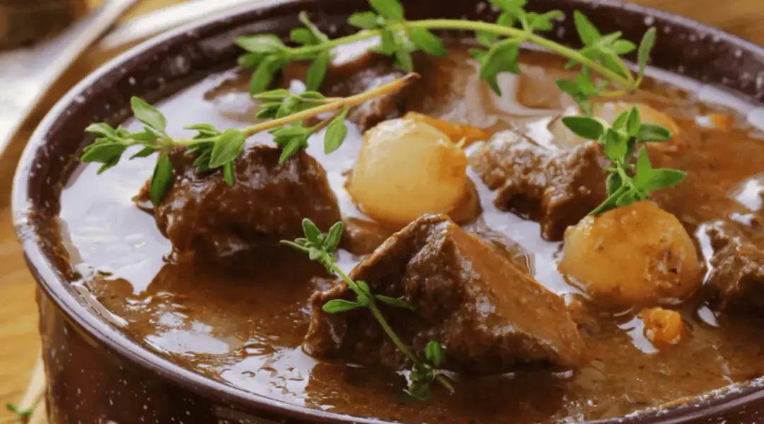 Jak zrobić sos z wołowiny, który zachwyci Twoich gości i podbije smaki