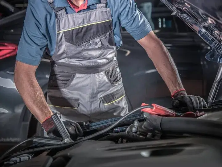 Jak się odpala samochód: Proste kroki, by uniknąć problemów z silnikiem