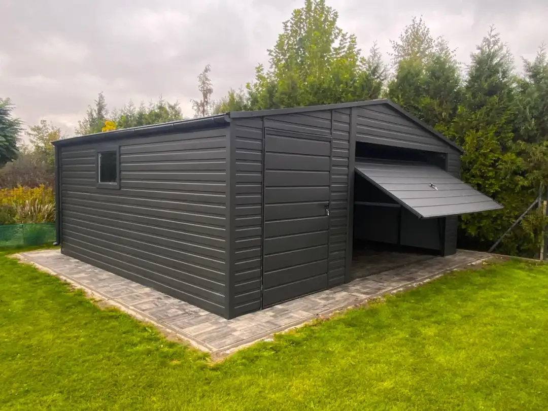 Garaż blaszany ile od granicy działki? Sprawdź przepisy i wyjątki