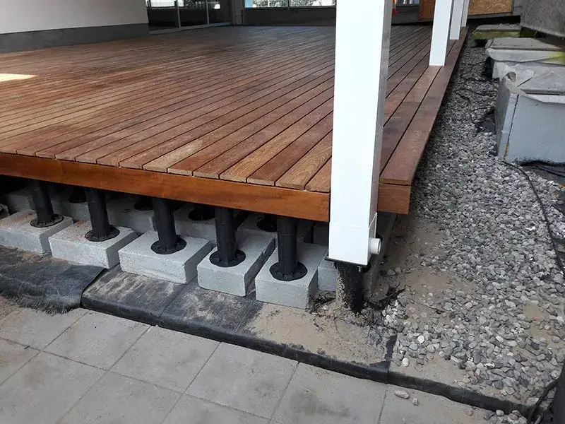 Jak zbudować taras z bloczków fundamentowych - poradnik krok po kroku