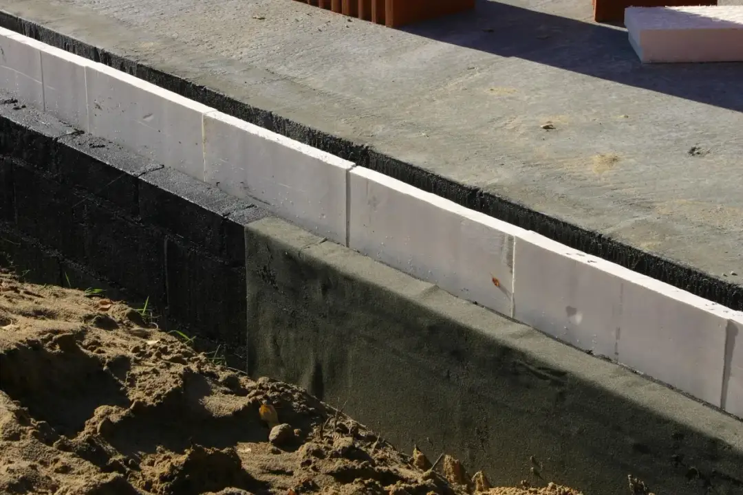 Jaki styrodur na fundamenty – wybierz najlepszy materiał na trudne warunki