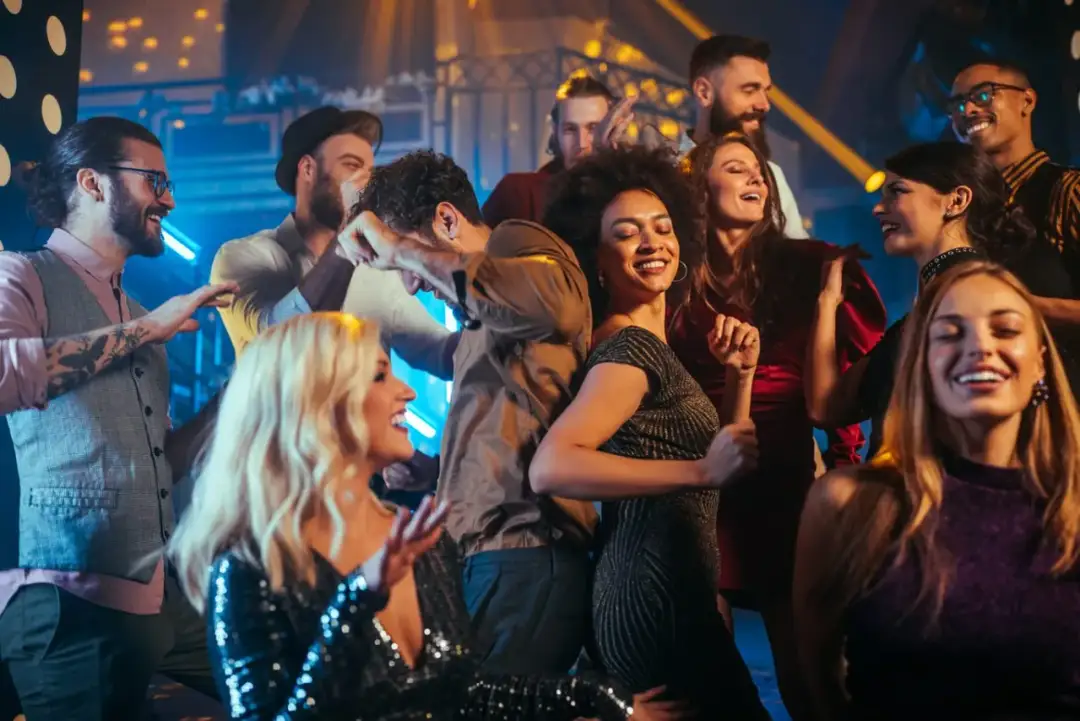 Czy w adwencie można imprezować? Odkryj, co mówią duchowni