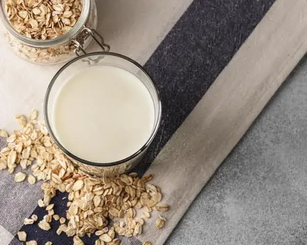 Jaki napój roślinny do kawy wybierać, aby uniknąć nietolerancji?