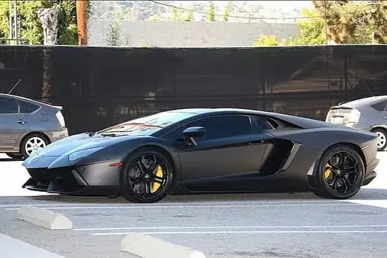 Kim Kardashian i lamborghini aventador: luksusowy prezent dla Kanye Westa