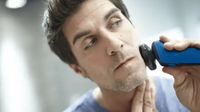 Jak zmiękczyć zarost przed goleniem, aby uniknąć podrażnień?