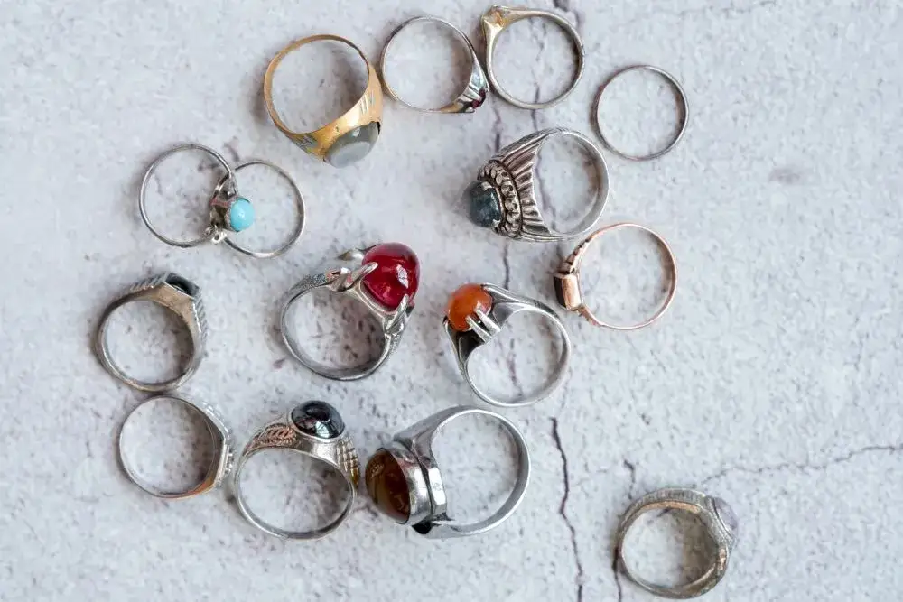 Czy biżuteria ze stali chirurgicznej czernieje? Oto prawda o trwałości