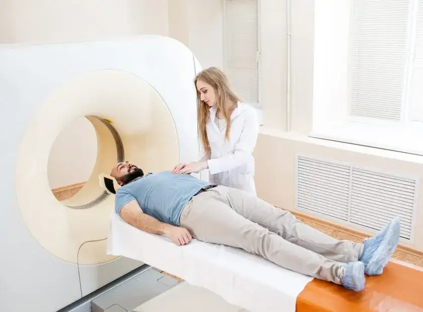 Czy lekarz rehabilitacji może wystawić skierowanie na rezonans?