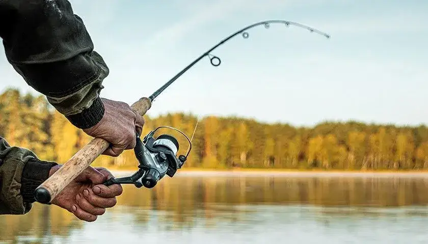 Wędka castingowa co to? Poznaj jej zalety i zastosowanie w wędkarstwie