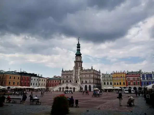 Jak dojechać z Poznania do Zamościa?: Najlepsze trasy i porady podróżnicze