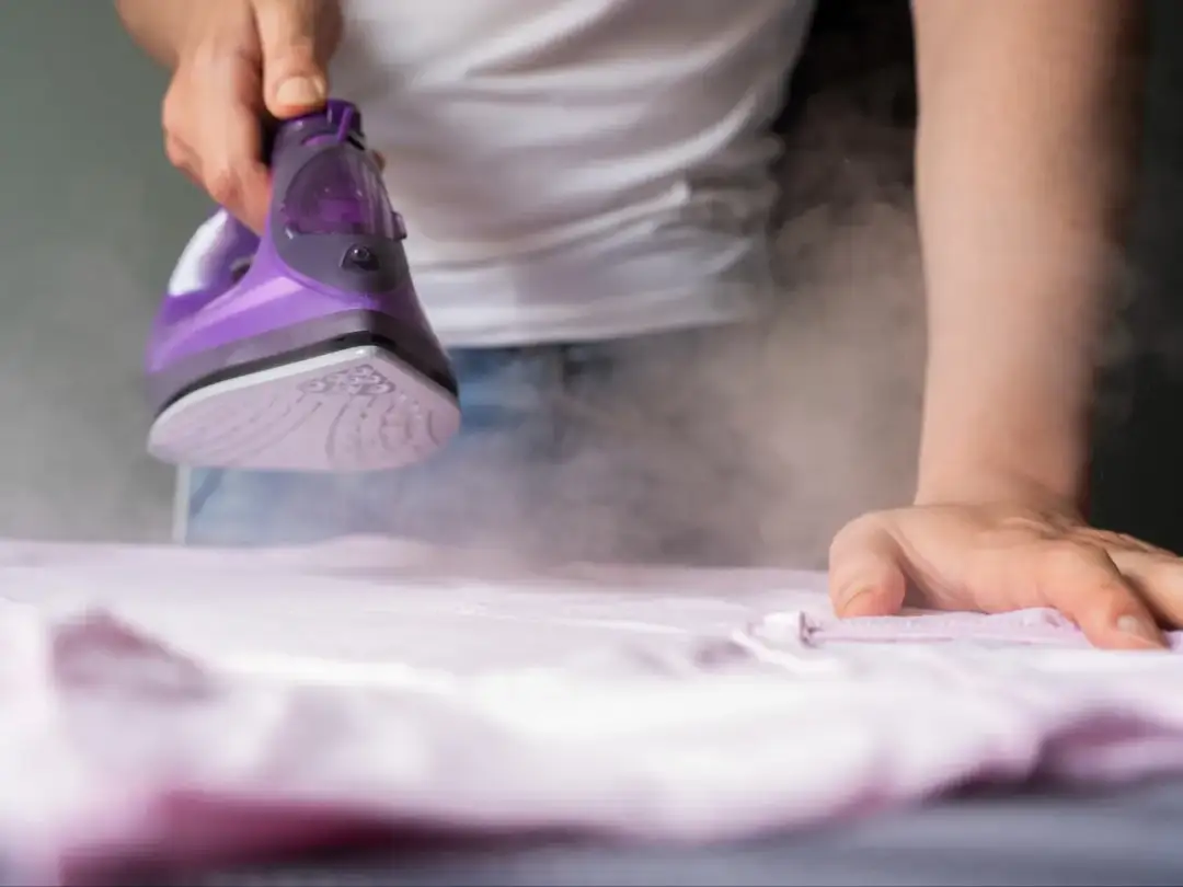 Jak odkamienić żelazko domowym sposobem - proste metody bez chemii