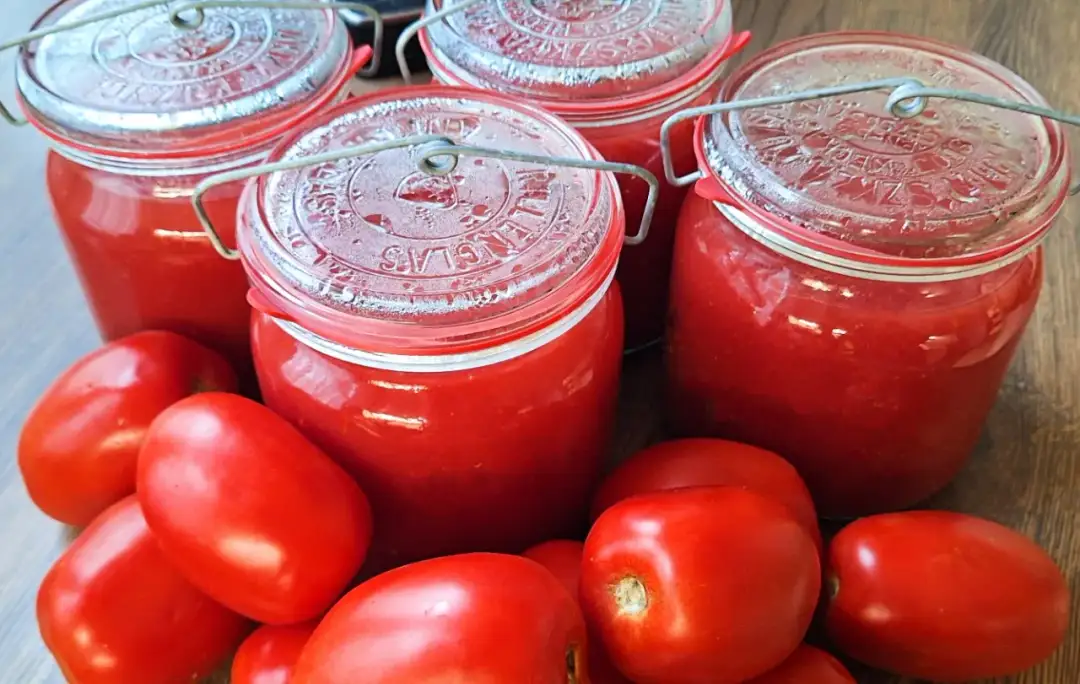 Jakie przyprawy do przecieru pomidorowego, by uniknąć mdłego smaku?