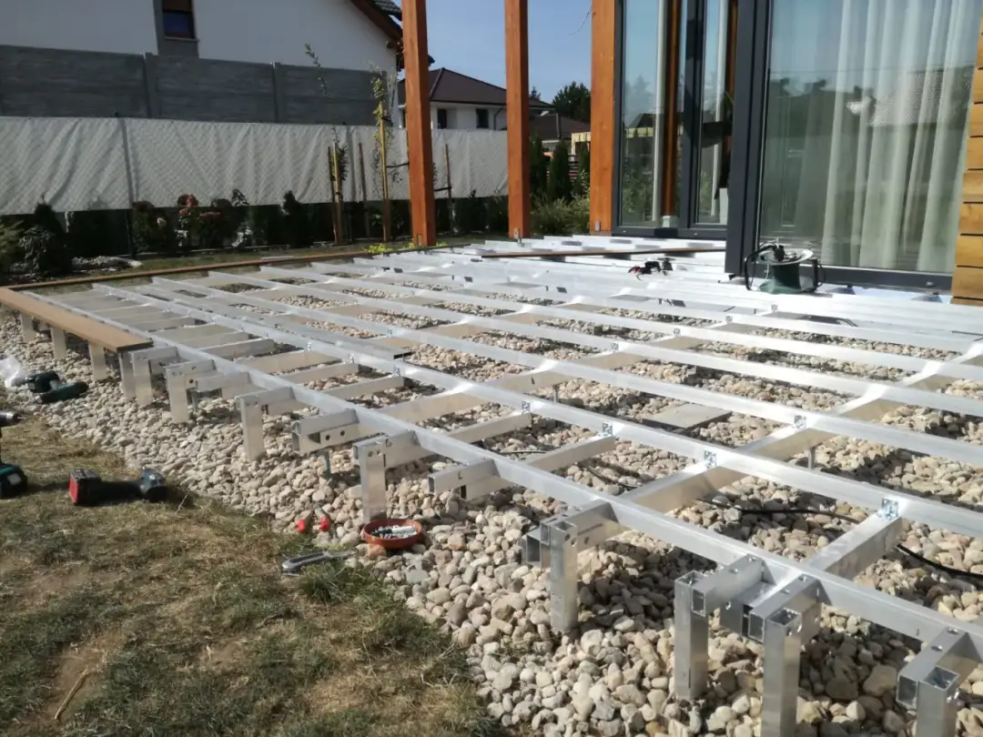 Idealne odstępy legarów na taras – uniknij błędów w budowie