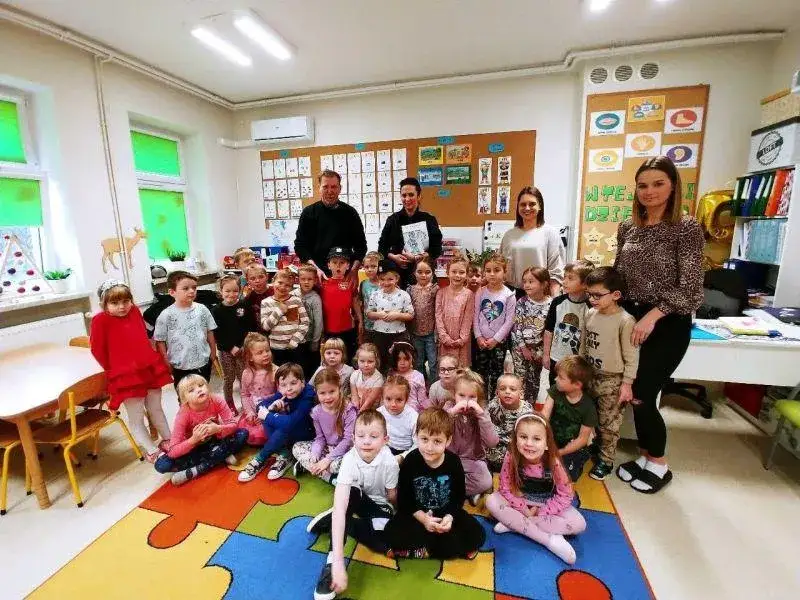 Ile opiekunek w przedszkolu? Poznaj przepisy i normy w Polsce