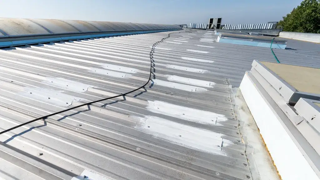 Czym malować ocynk ogniowy, aby uzyskać trwałą i estetyczną powłokę?