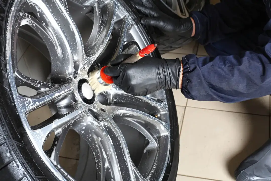 Jak skutecznie zabezpieczyć felgi aluminiowe przed korozją i uszkodzeniami