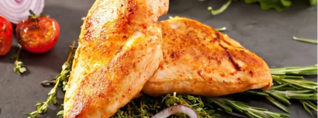 Jak upiec soczystą pierś z kurczaka w rękawie bez wysiłku i wysuszenia