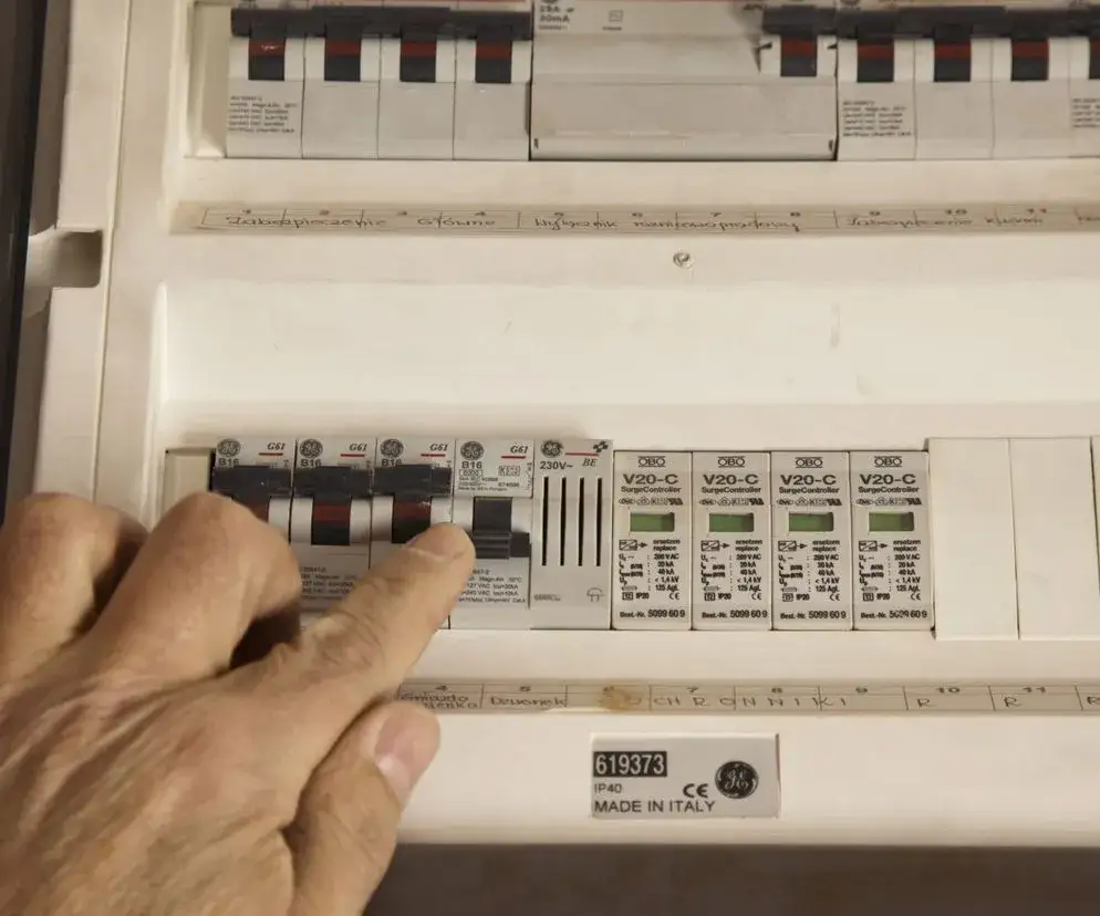 Jak zwiększyć limit prądu i uniknąć problemów z energią elektryczną
