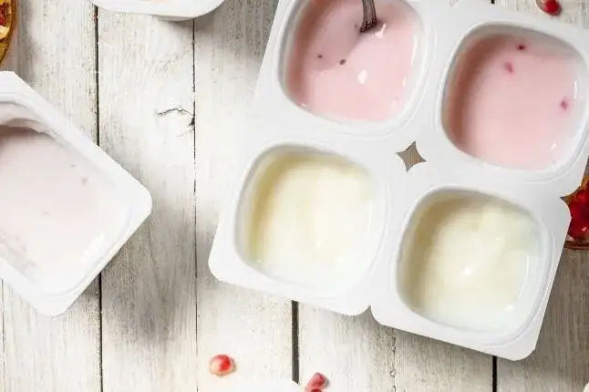 Bezpieczne jogurty dla niemowlaka: co musisz wiedzieć przed podaniem