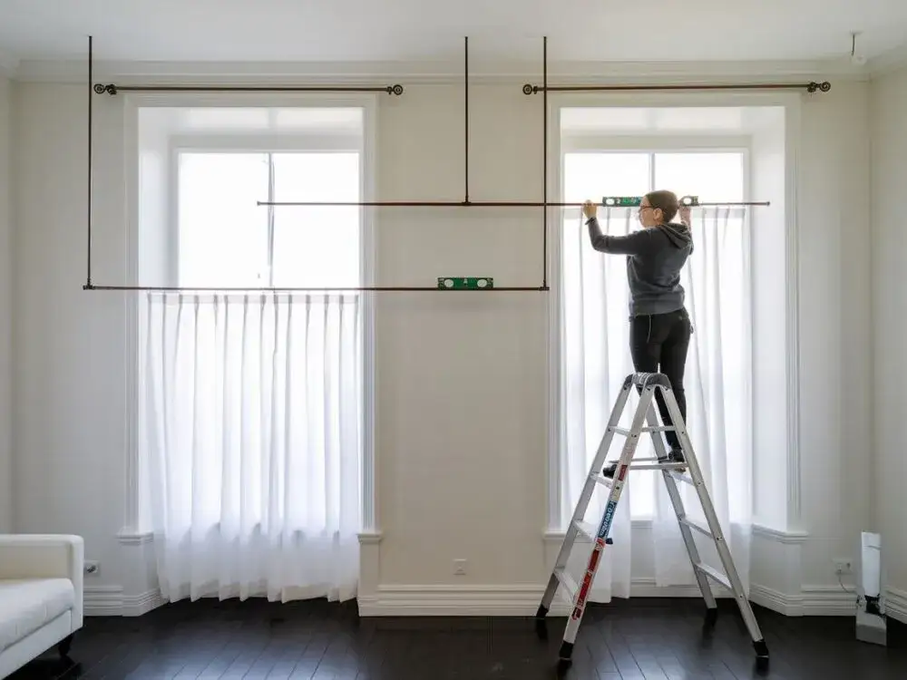 Jak z pojedynczego karnisza zrobić podwójny - proste kroki i porady