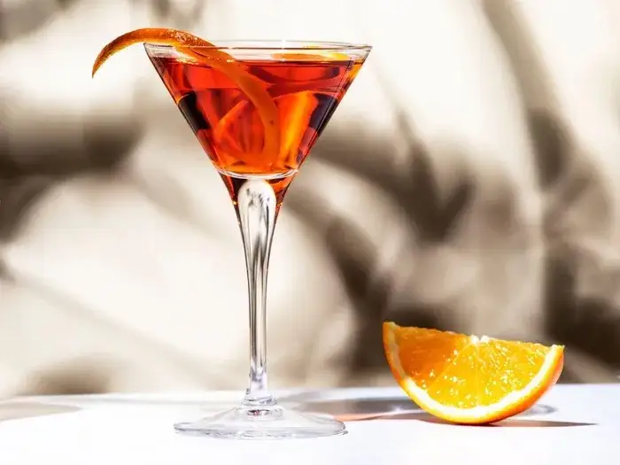 Najlepsze drinki z martini czerwonym, które musisz spróbować tej nocy