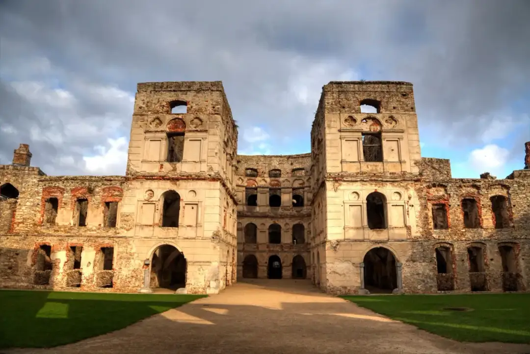 Krzyżtopór atrakcje: Odkryj fascynujące trasy i wyjątkowe wydarzenia