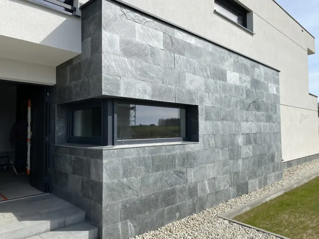 Kamień naturalny na elewacje: trwałość i elegancja Twojego domu