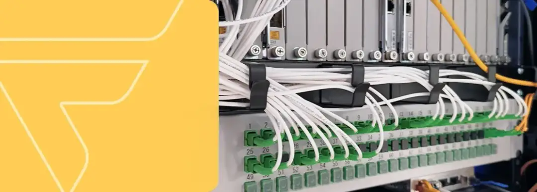 Jak układać kable w szafie rack, aby uniknąć bałaganu i problemów
