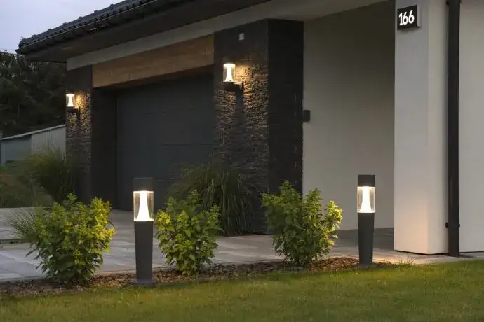 Oświetlenie nad Wejściem do Domu - Lampa LED i Nowoczesne Oprawy Oświetleniowe