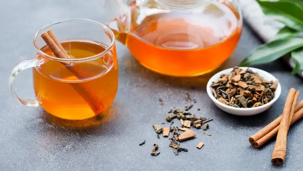 Miód z cynamonem na odchudzanie: Co mówią fora, a co nauka?