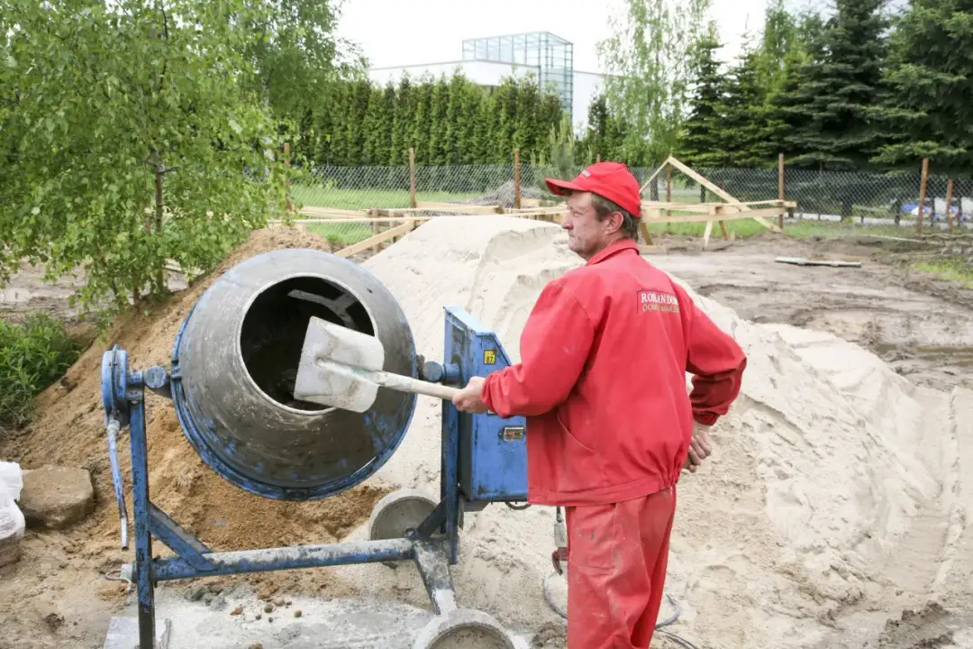Piasek czy żwir do wylewki? Wybierz mądrze dla trwałej podłogi