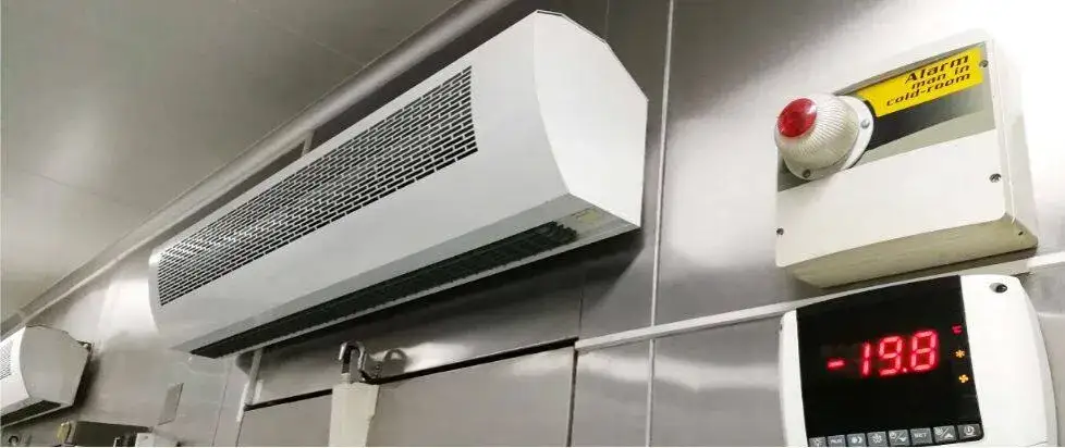 Kurtyna powietrzna czy grzejnik: co wybrać, aby zaoszczędzić na ogrzewaniu?