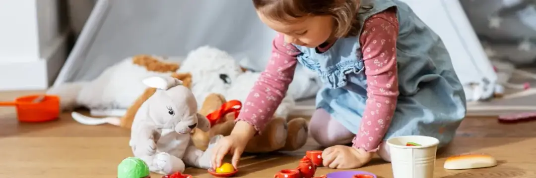 W co się bawić z rocznym dzieckiem? 10 kreatywnych zabaw rozwijających