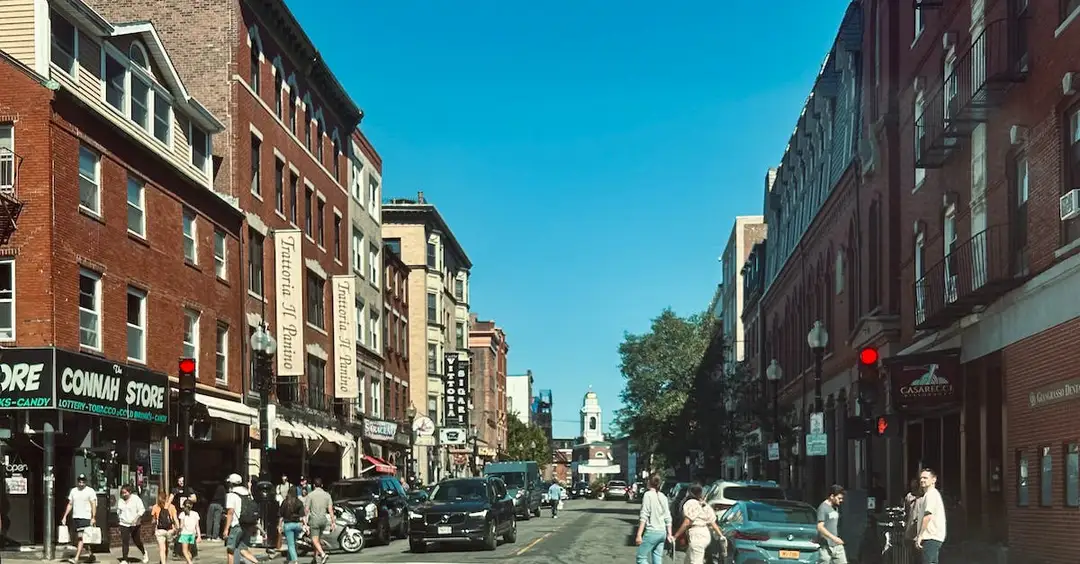 Amerykańska Obława: Sprawa Zamachowców z Maratonu Bostońskiego - emocjonujący nowy serial kryminalny. Recenzja z 2023 roku