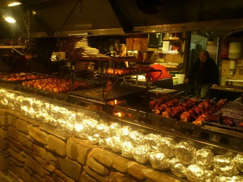 Gdzie zjeść baraninę w Zakopanem? Odkryj najlepsze miejsca na smakowite dania