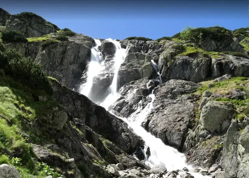 Jak dotrzeć do malowniczego wodospadu Mickiewicza w Tatrach?