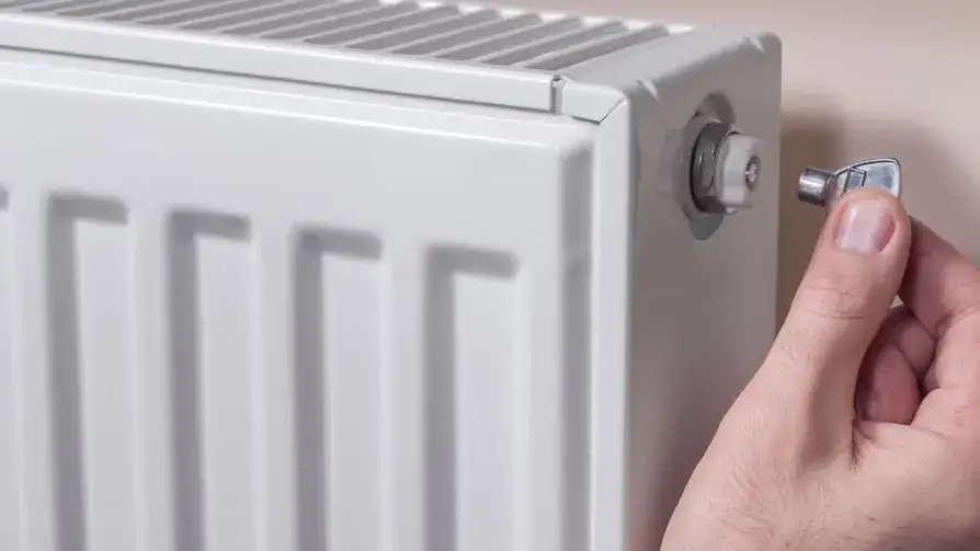 Ile wody w grzejniku panelowym? Poznaj pojemność i wpływ