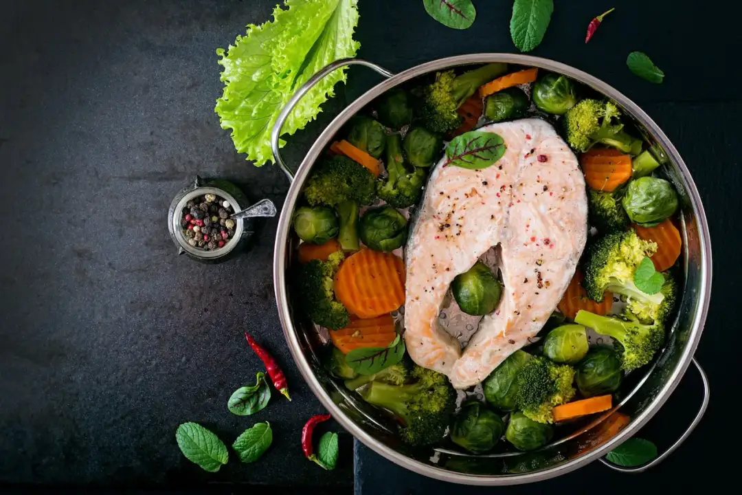 Co gotować na parze? Zdrowe przepisy i praktyczne porady