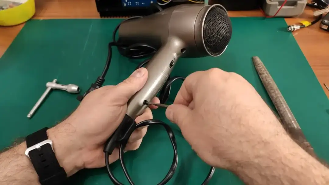 Jak rozebrać suszarkę Philips bez ryzyka uszkodzenia urządzenia