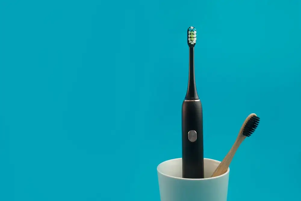 Jakie korzyści daje szczoteczka soniczna do zębów w codziennej higienie?