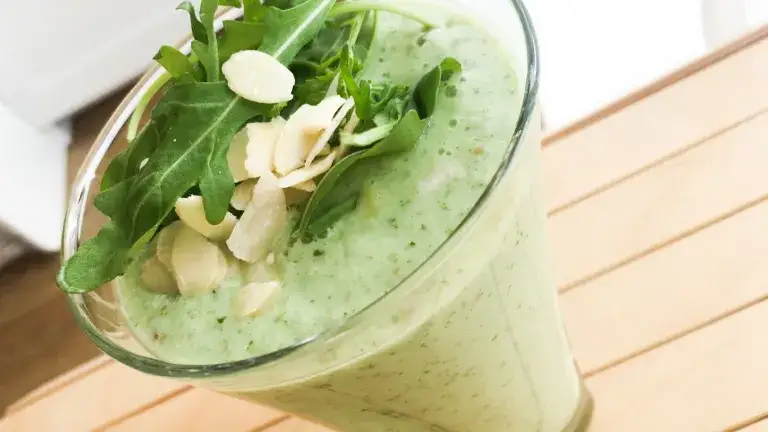 Koktajl z rukolą: przepisy i mocne korzyści zdrowotne